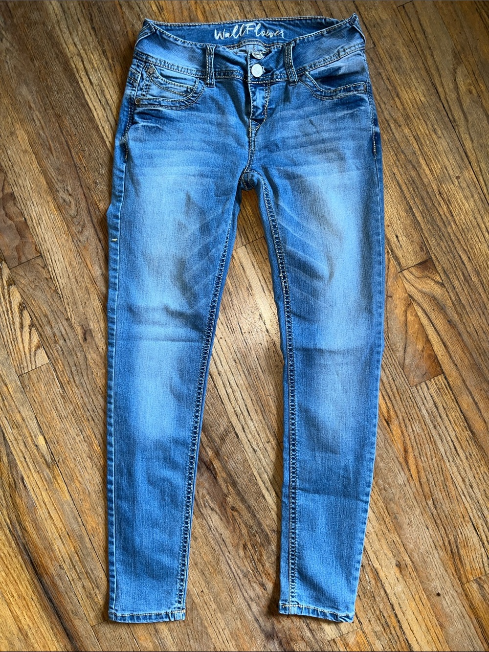 Wallflower Skinny Jeans in Light Blue Wash